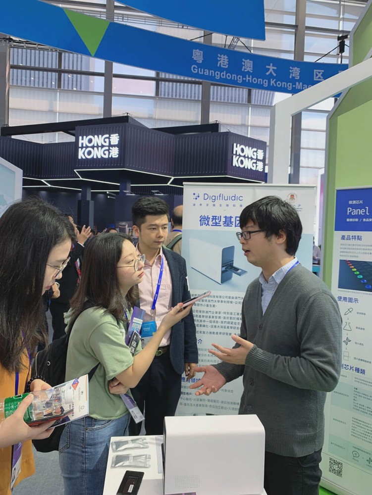 Dong Cheng, founder of Digifluidic Biotech (first from the right) accepting interview